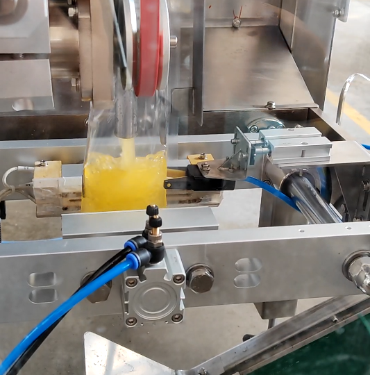HK Vertical Liquid Packaging Machine (2).jpg