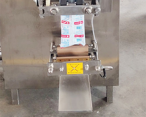 DXD-500-Liquid-Packaging-Machine.11.jpg