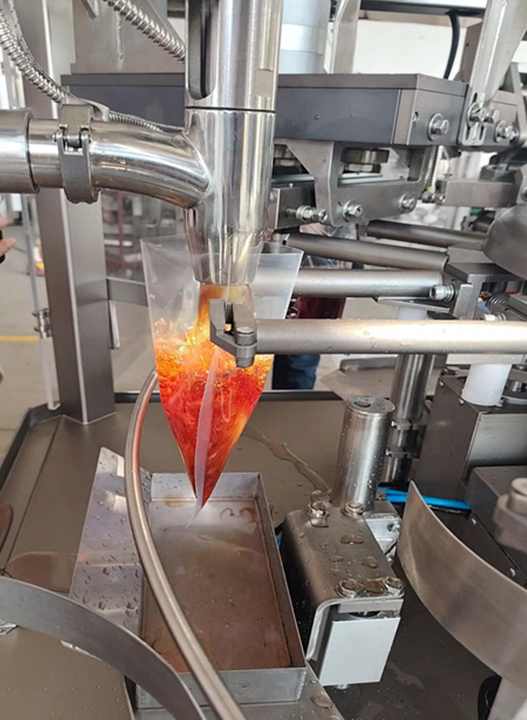 HK Liquid Premade Pouch Packaging Machine (3).jpg