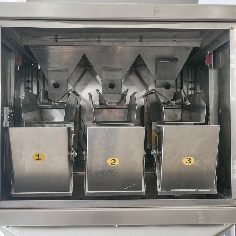 HKC50K-B2 Semi-automatic weighing&packing machine (2).jpg